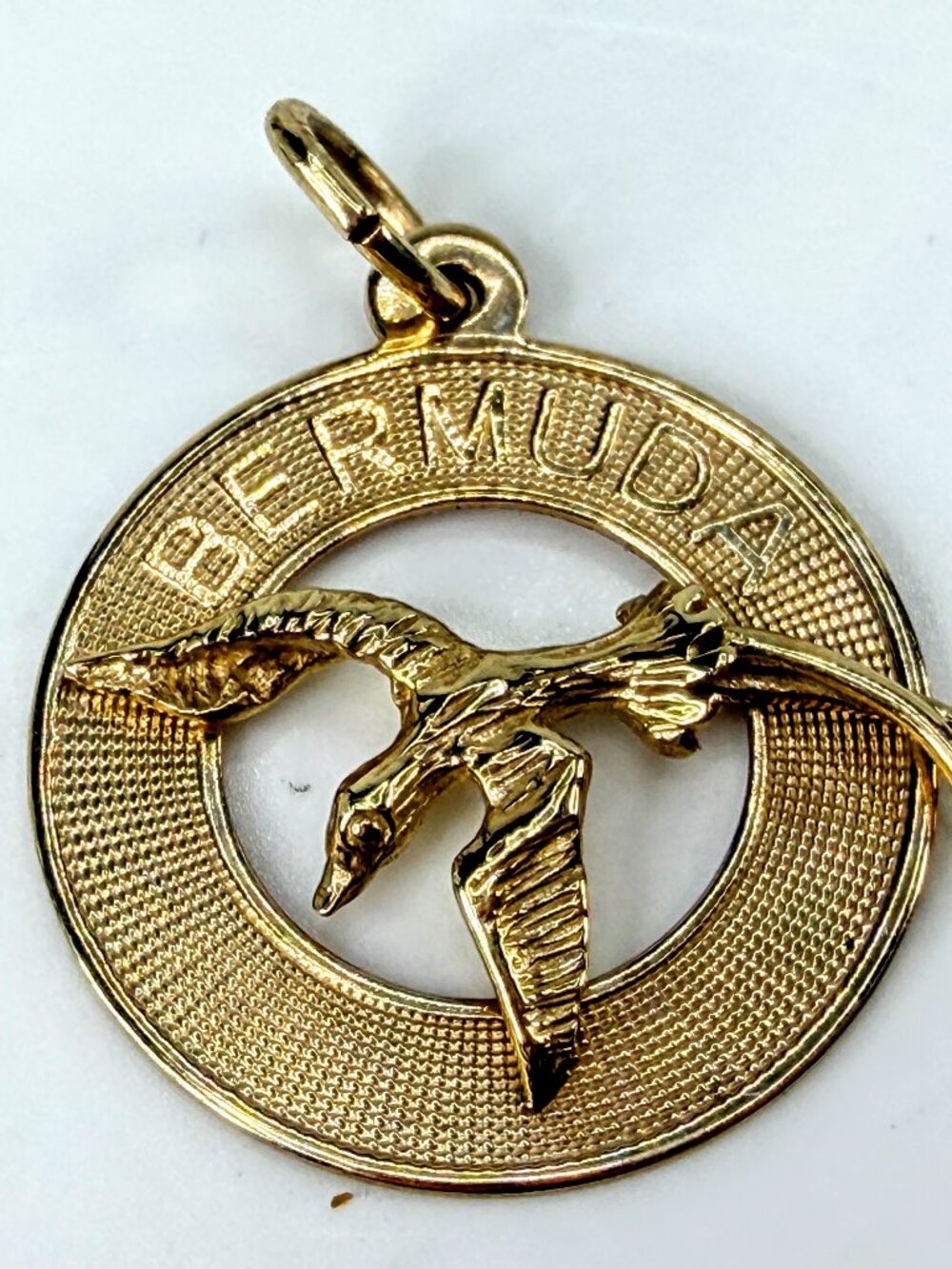 Vintage 14K Gold Bermuda Longtail Bird Pendant Charm 1.8g 22mm x 21mm JR2024